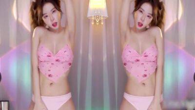 Hot Korean Camgirl Dancing 8 Min - upornia - North Korea