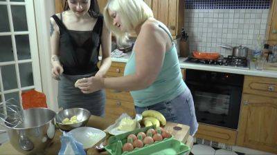Lesbian naked dirty cooking - hotmovs.com - Germany