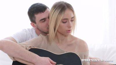 Guitar lesson fuck with teen Ria - porntry.com - Russia