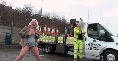 British amateur slut pees on the street and doesn't care - alphaporno.com - Britain